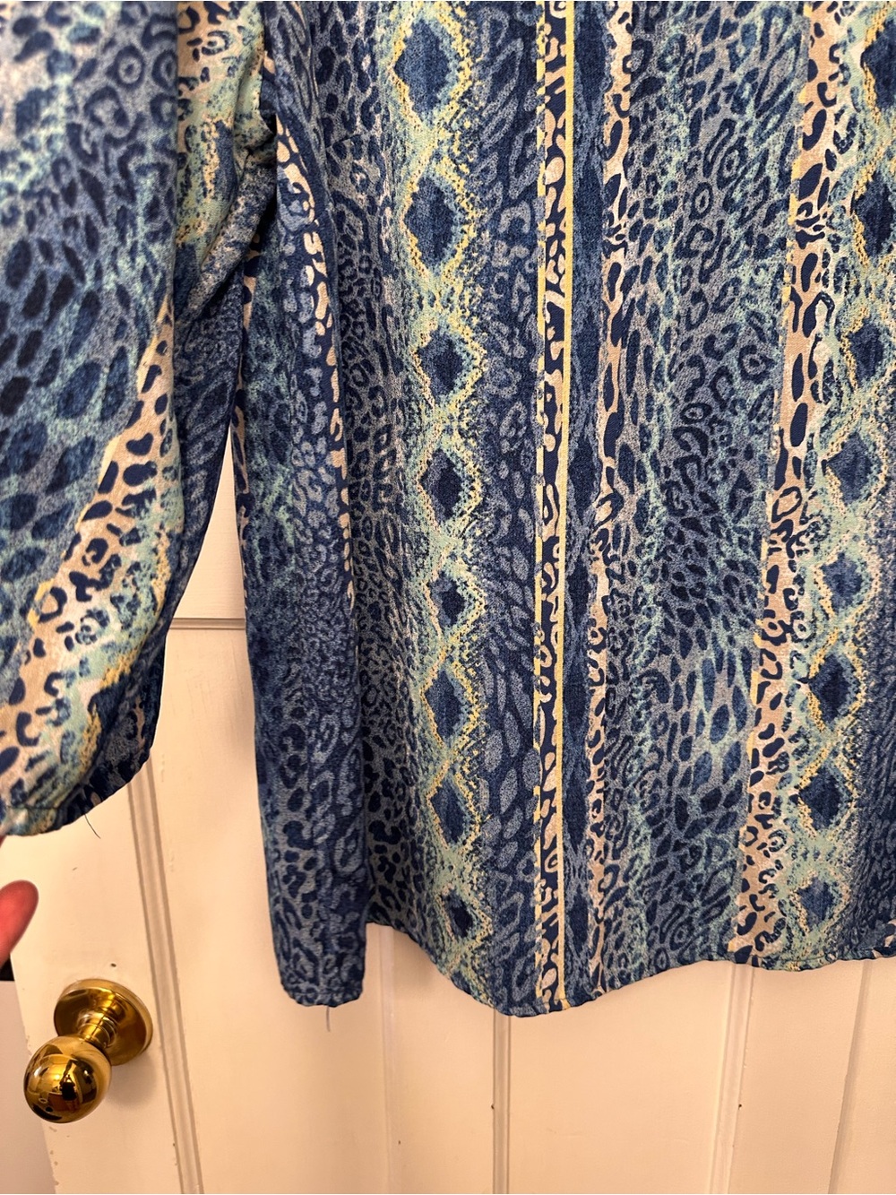 2️⃣Northern Reflections XL Blue Multi-Pattern V-Neck - Picture 3 of 5
